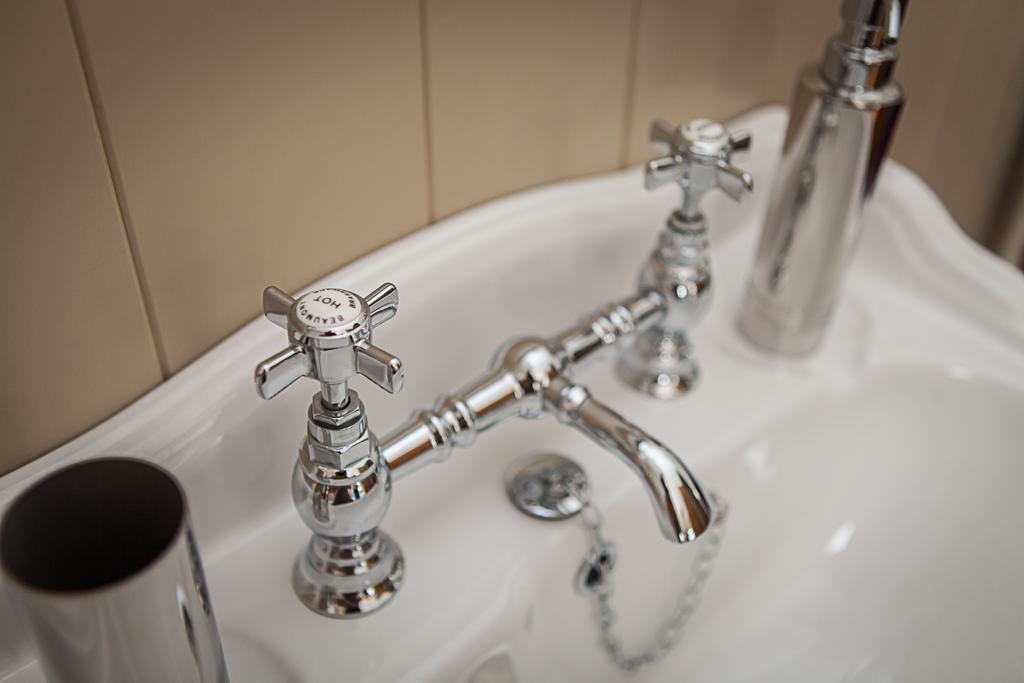 Stoodleigh Court Coach House Bed & Breakfast ทิเวอร์ตัน ภายนอก รูปภาพ