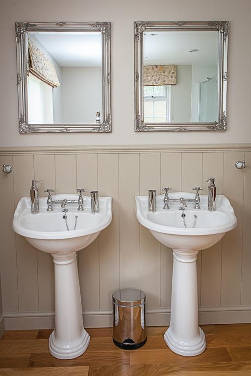 Stoodleigh Court Coach House Bed & Breakfast ทิเวอร์ตัน ภายนอก รูปภาพ