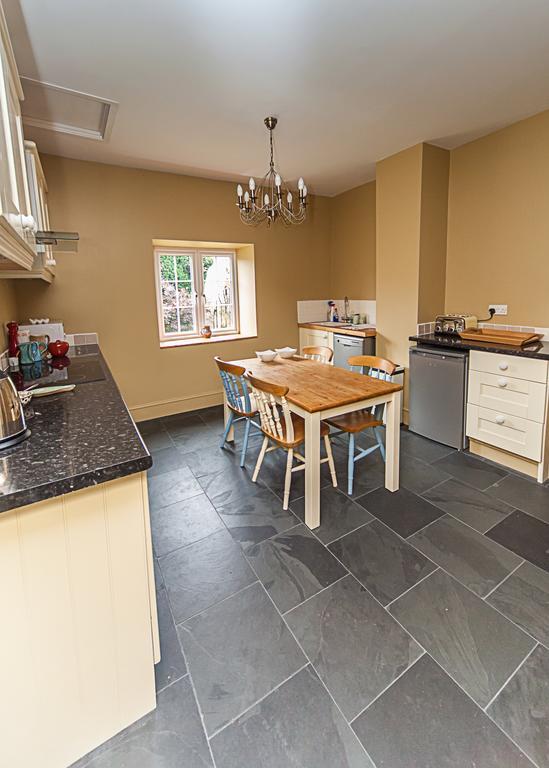 Stoodleigh Court Coach House Bed & Breakfast ทิเวอร์ตัน ภายนอก รูปภาพ