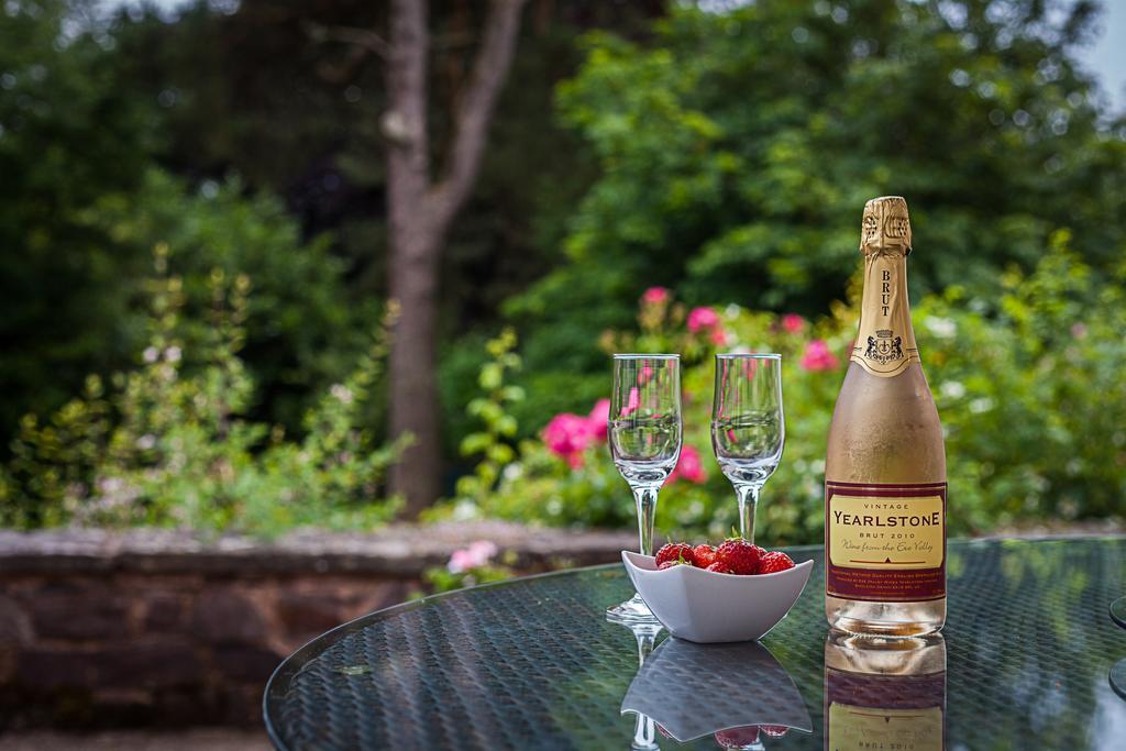 Stoodleigh Court Coach House Bed & Breakfast ทิเวอร์ตัน ภายนอก รูปภาพ