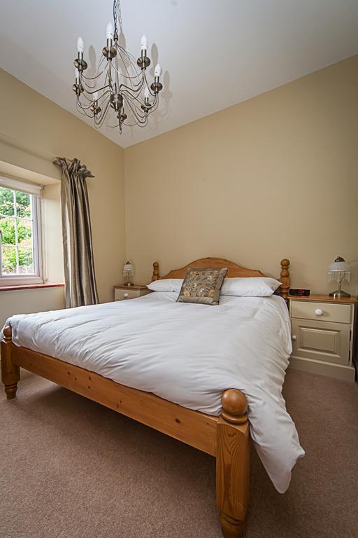 Stoodleigh Court Coach House Bed & Breakfast ทิเวอร์ตัน ภายนอก รูปภาพ